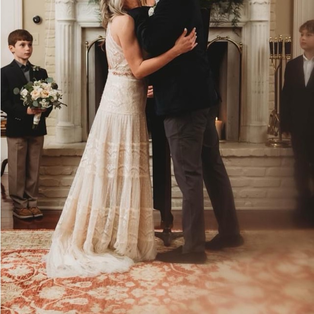 David’s Bridal bohemian Cream Tiered Sleeveless V-Neck Wedding Gown
